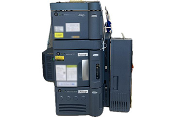バイオ医薬品の分析に使用する装置例（UPLC）