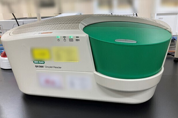 ドロップレットデジタルPCRの写真