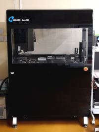 全自動パッチクランプシステムQube384の装置写真