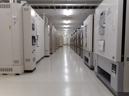 ウォークインタイプ検体保存庫の写真